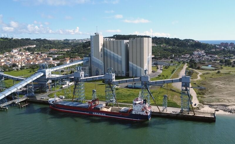 Featured image for article: Lisbon Port Privatization: €50M Silo Operation in Trafaria Opens to Investors