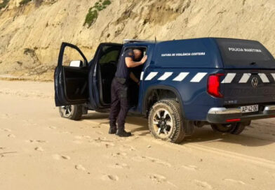 Jovem desaparecido na Costa da Caparica encontrado em praia de Sesimbra
