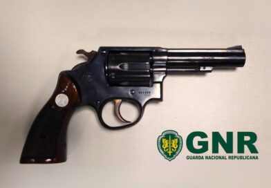 Costa da Caparica | Detido por posse de arma ilegal