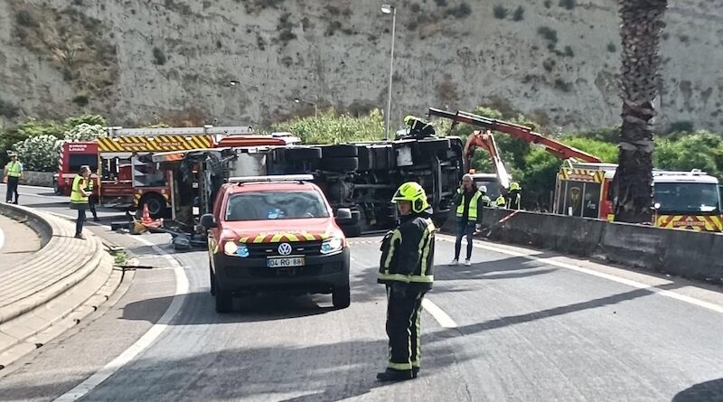Despiste de pesado corta trânsito no IC20 e provoca ferido em estado grave